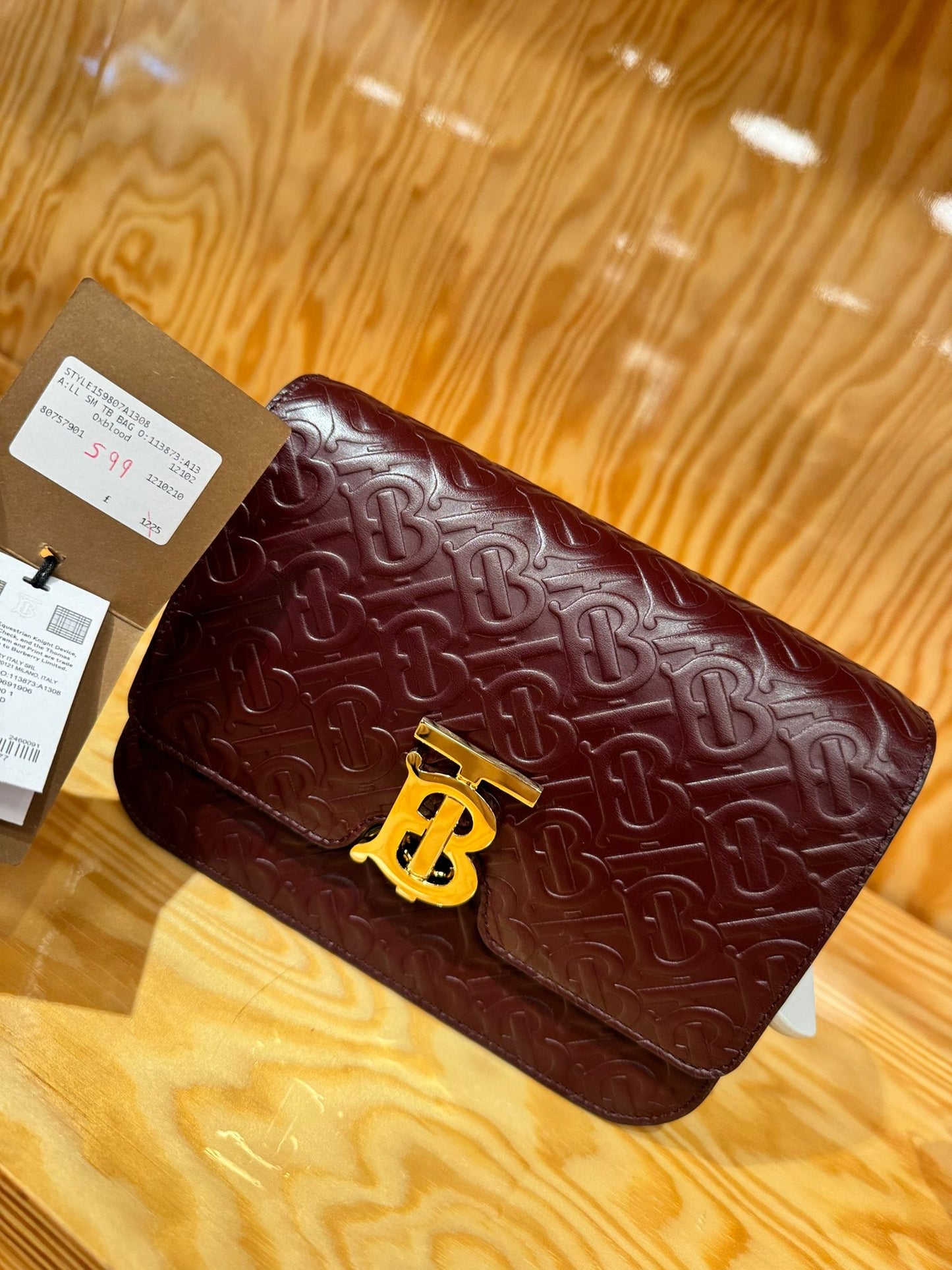 @Burberry TB 壓紋掀蓋斜背包/1225P599 🔥折上七折🉐19670