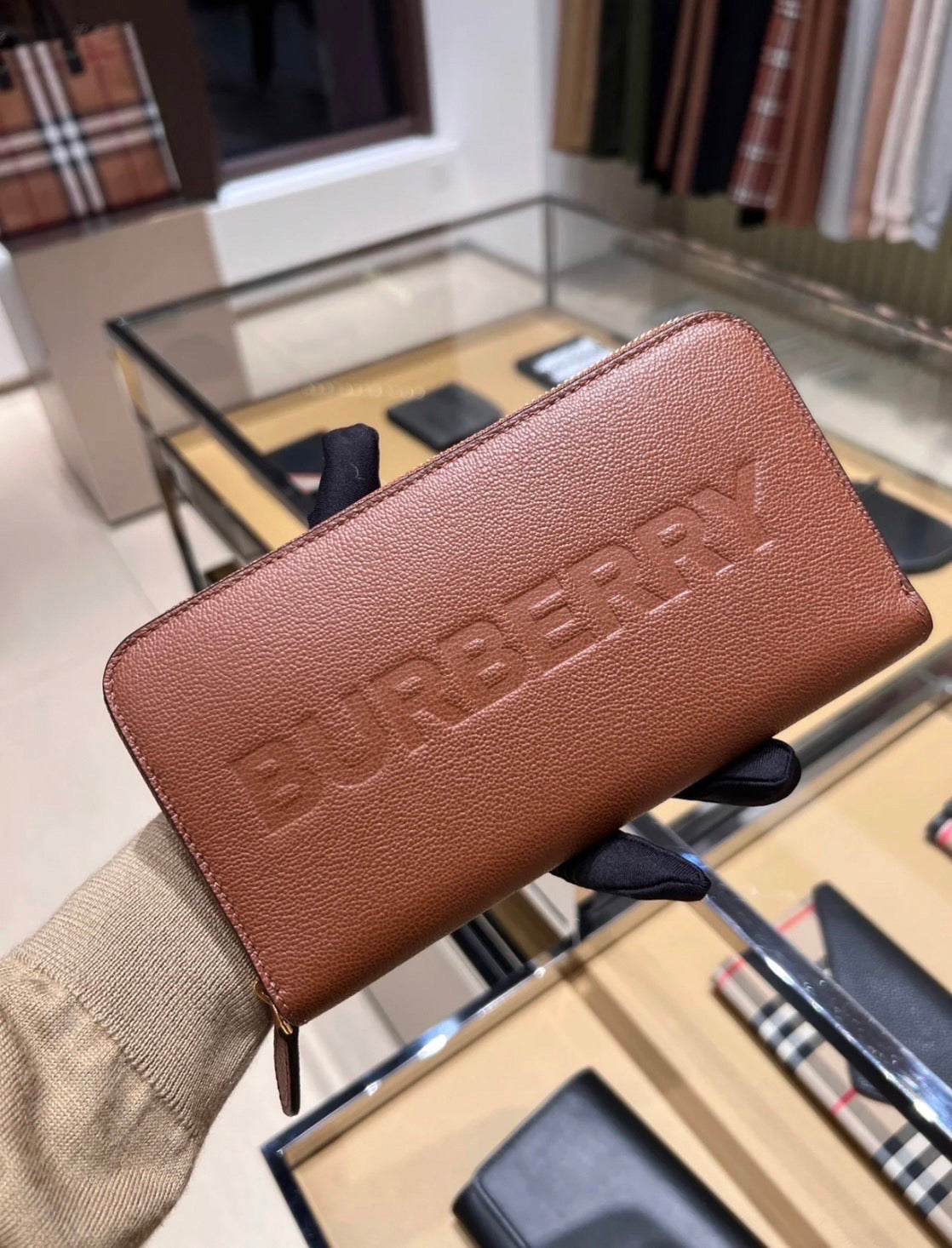 @Burberry▪️Elmore 壓印拉鍊長夾/450P245 🔥下殺🉐12030