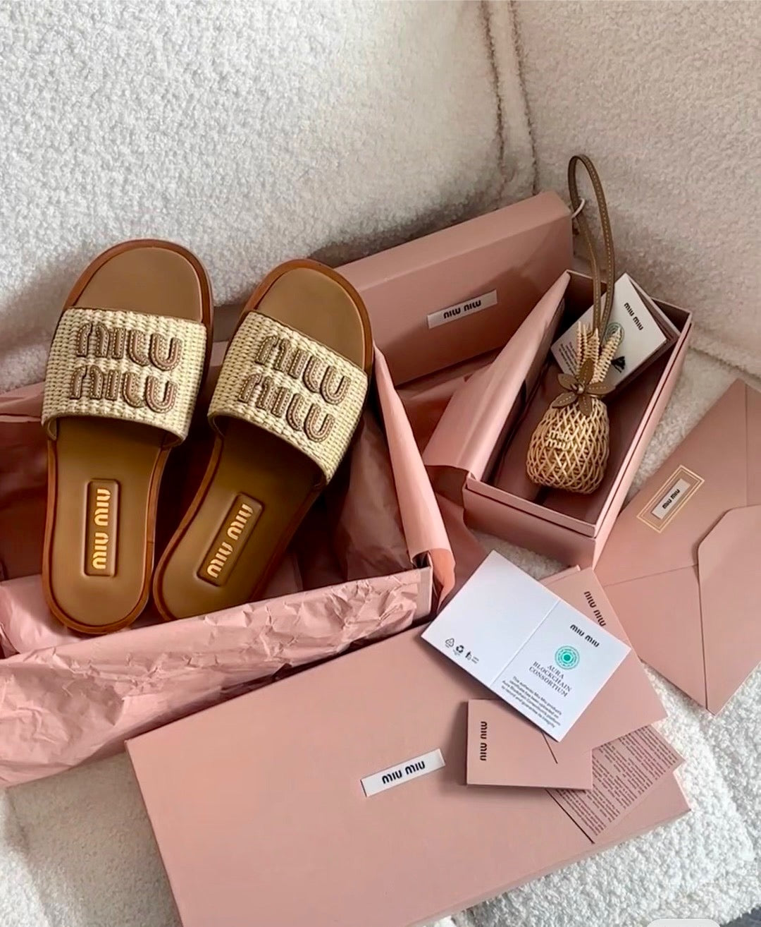MiuMiu Raffia-effect Slides 草編涼拖鞋/660E720 🉐26200🇪🇺
