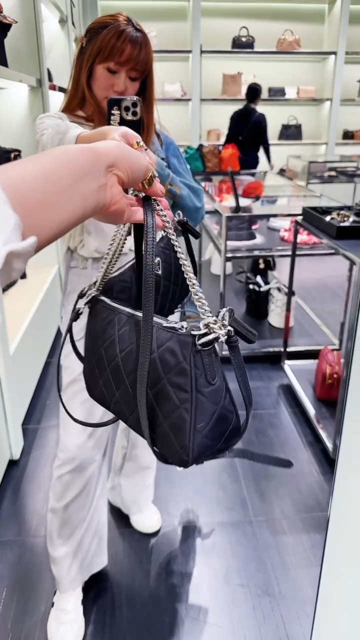 @Prada►TU 尼龍菱格鏈包/P880