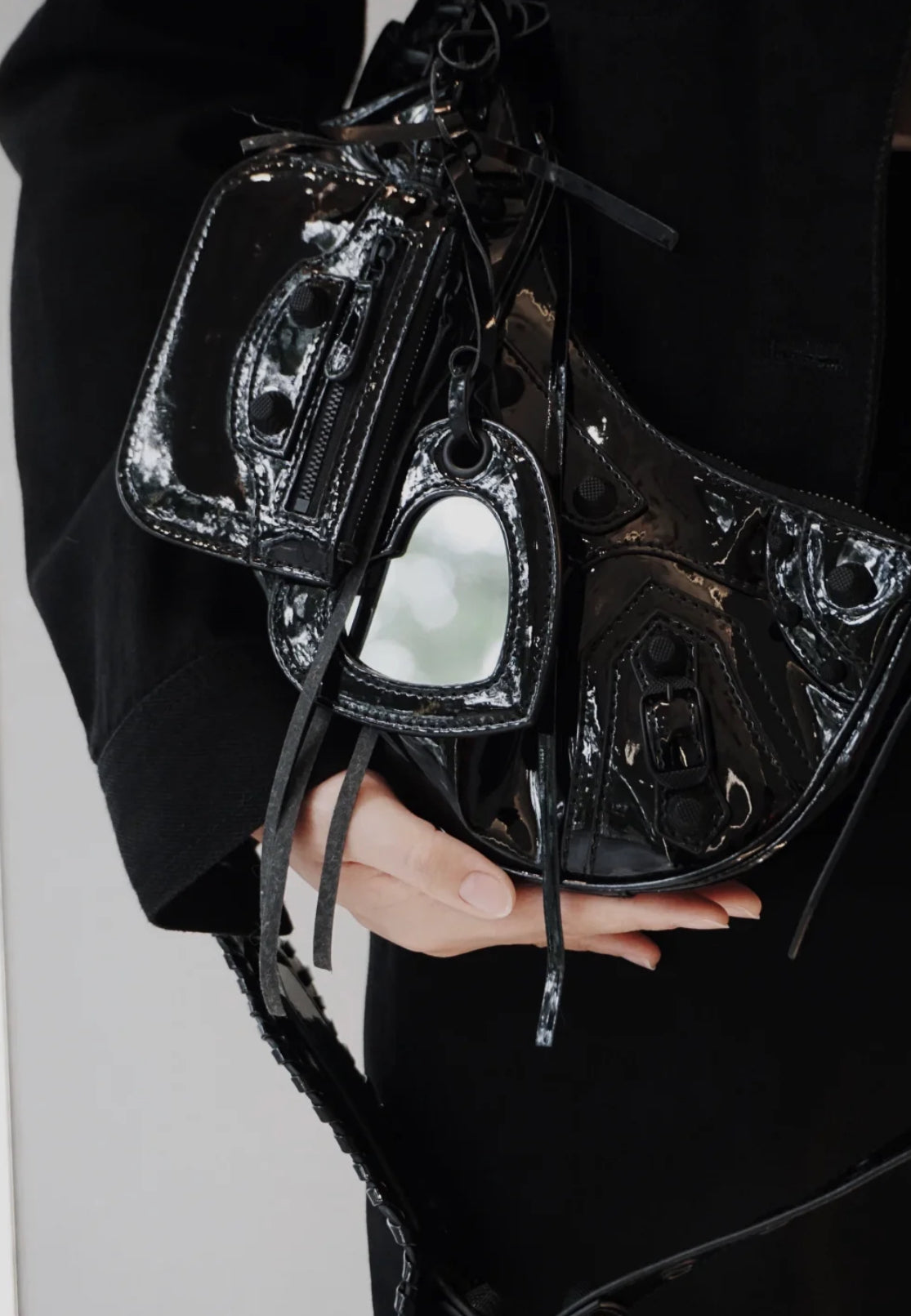 @Balenciaga▪️Cagole XS 亮皮半月機車包/P1035🔔限時折🉐47380