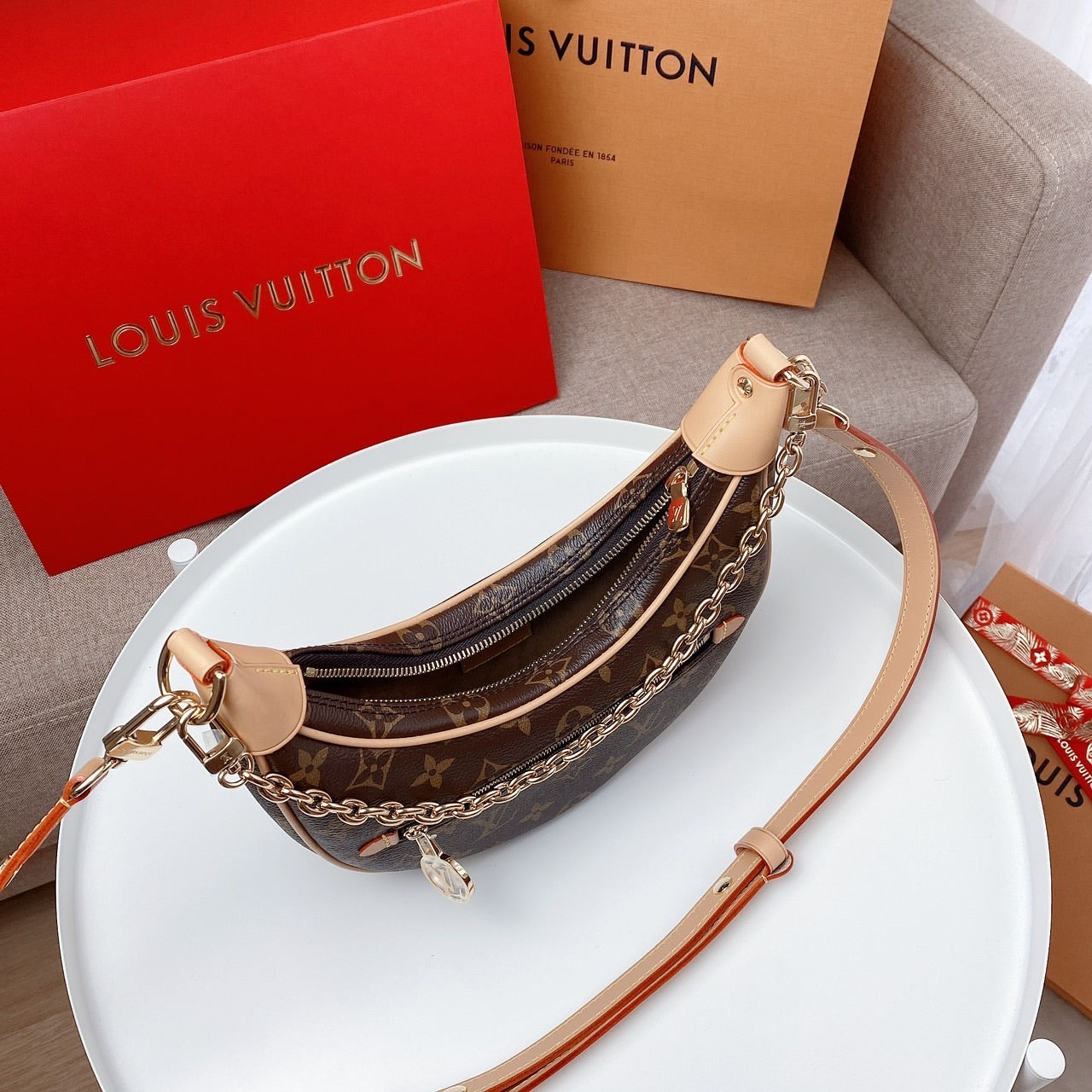 LV Loop Bag 豌豆月牙包/1790✨🉐76180