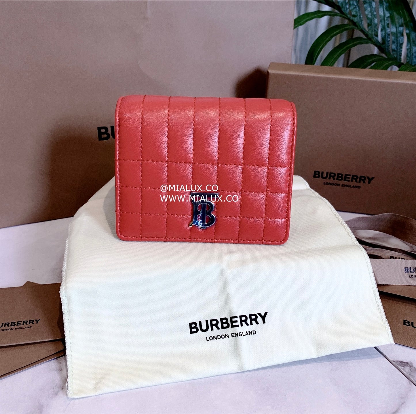 ❌Burberry Lola TB 方格三折短夾/460 🉐19400