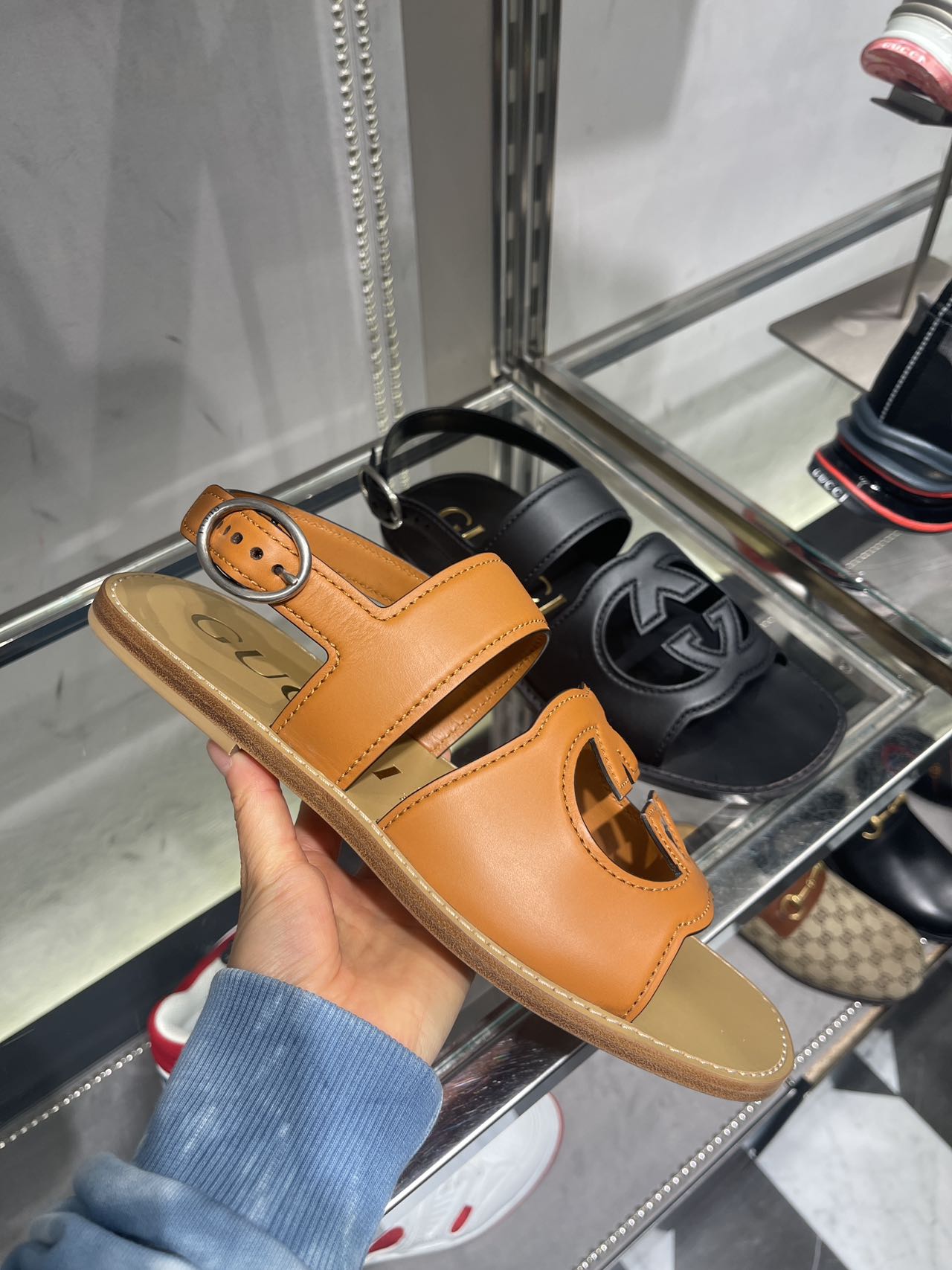 @Gucci Ember 皮拖鞋/660P330 🔔限時折🉐15850