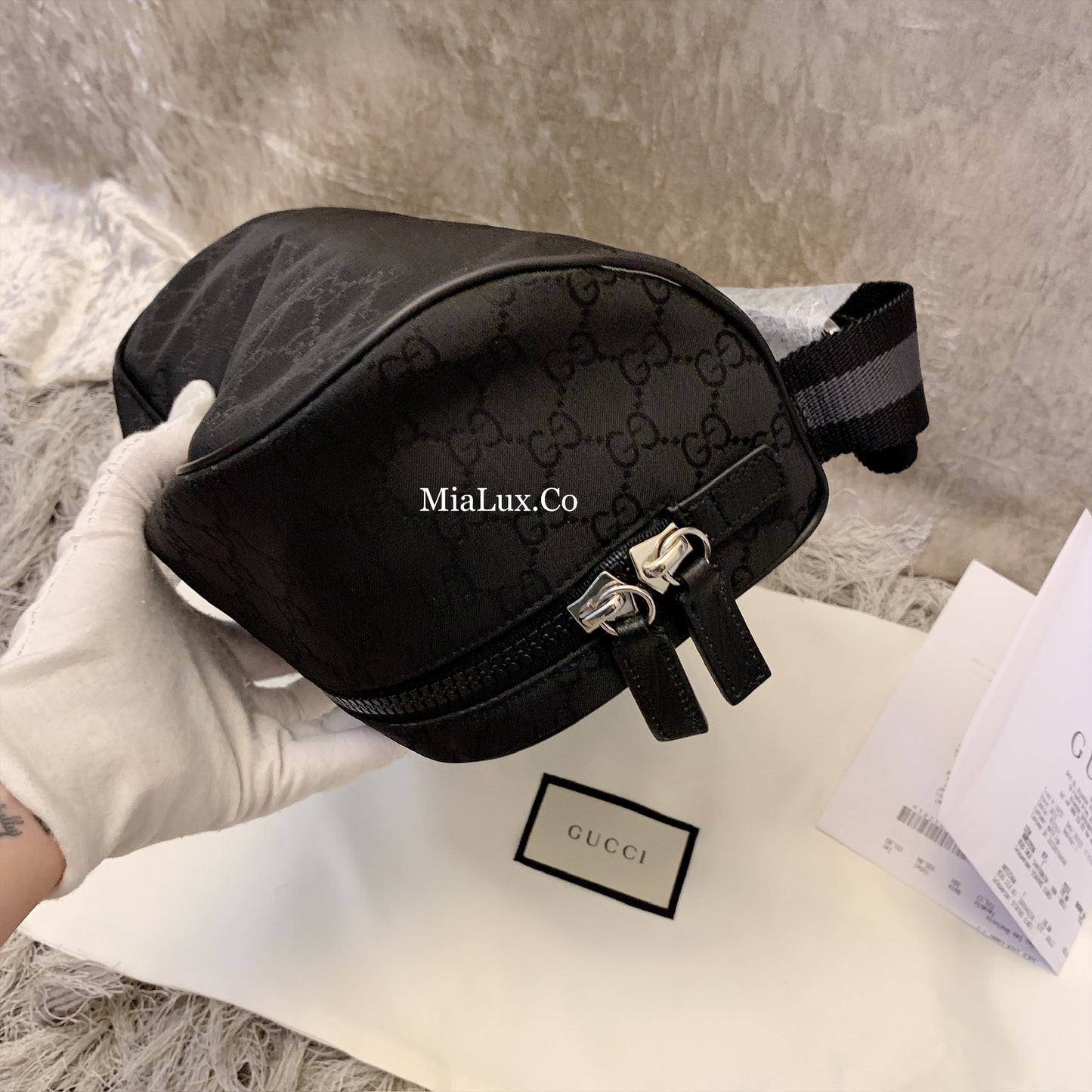 *@Gucci Canvas Bumbag S 小款男女款黑老花胸包/P395