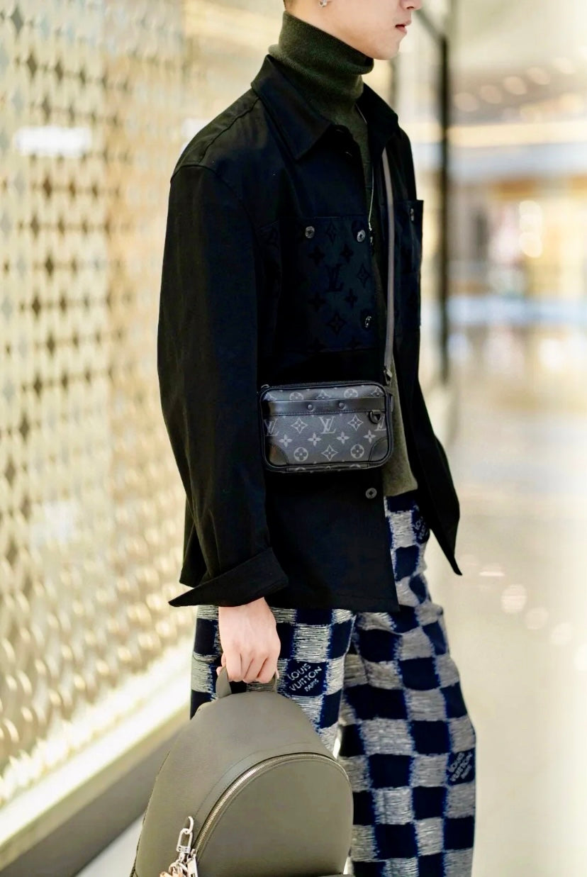 LV Alpha 隨身相機包/1580 ✨🉐67360