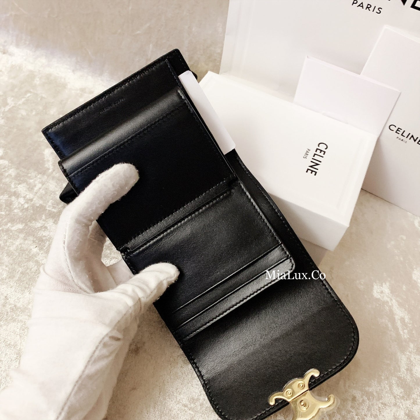 Celine▪️Flap Wallet Triomphe S 亮牛皮三折短夾/490E540 🉐19900🇪🇺