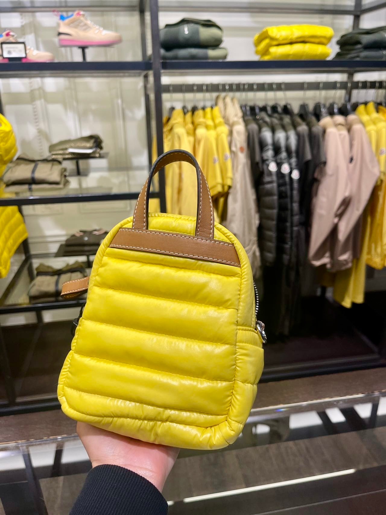 @Moncler 後背包 P264 🔥快閃折上7折 🉐9820