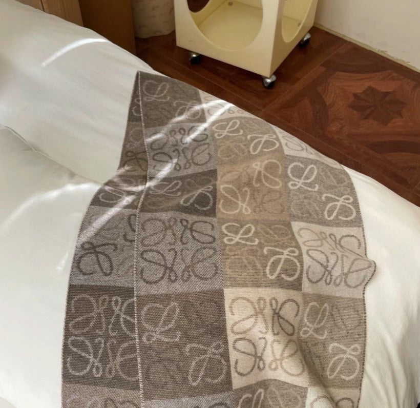 Loewe▪️Scarf in Wool and Cashmere 爆款LOGO羊絨圍巾/E450 K425