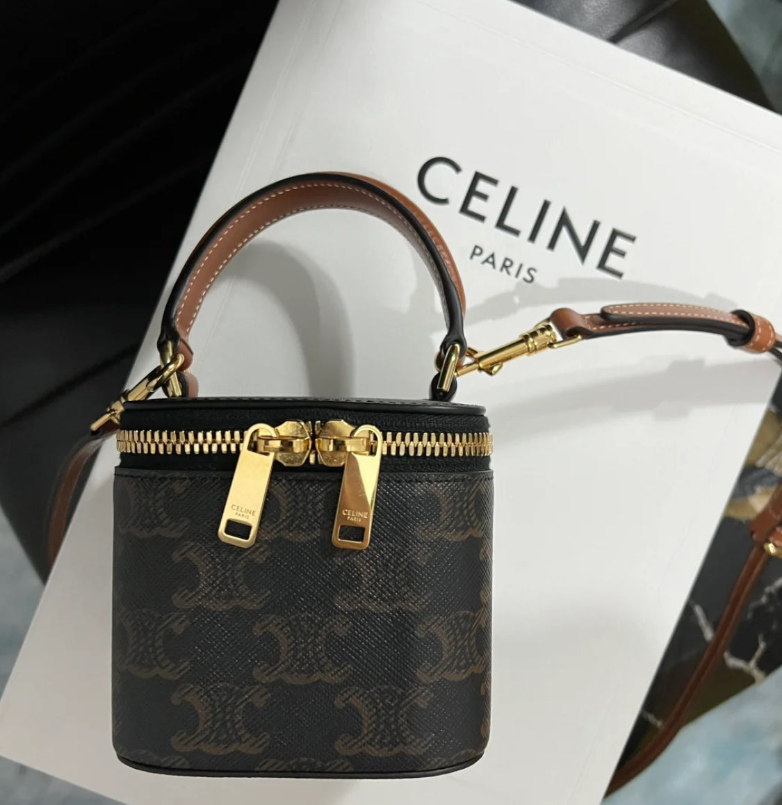 *現貨*Celine▪️VANITY MINI 老花化妝包/870E900 年前特價🉐29800