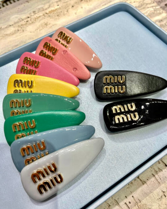 MiuMiu Patent Leather Hair Clip 漆皮髮夾/320E350 🍀🉐14200🇪🇺