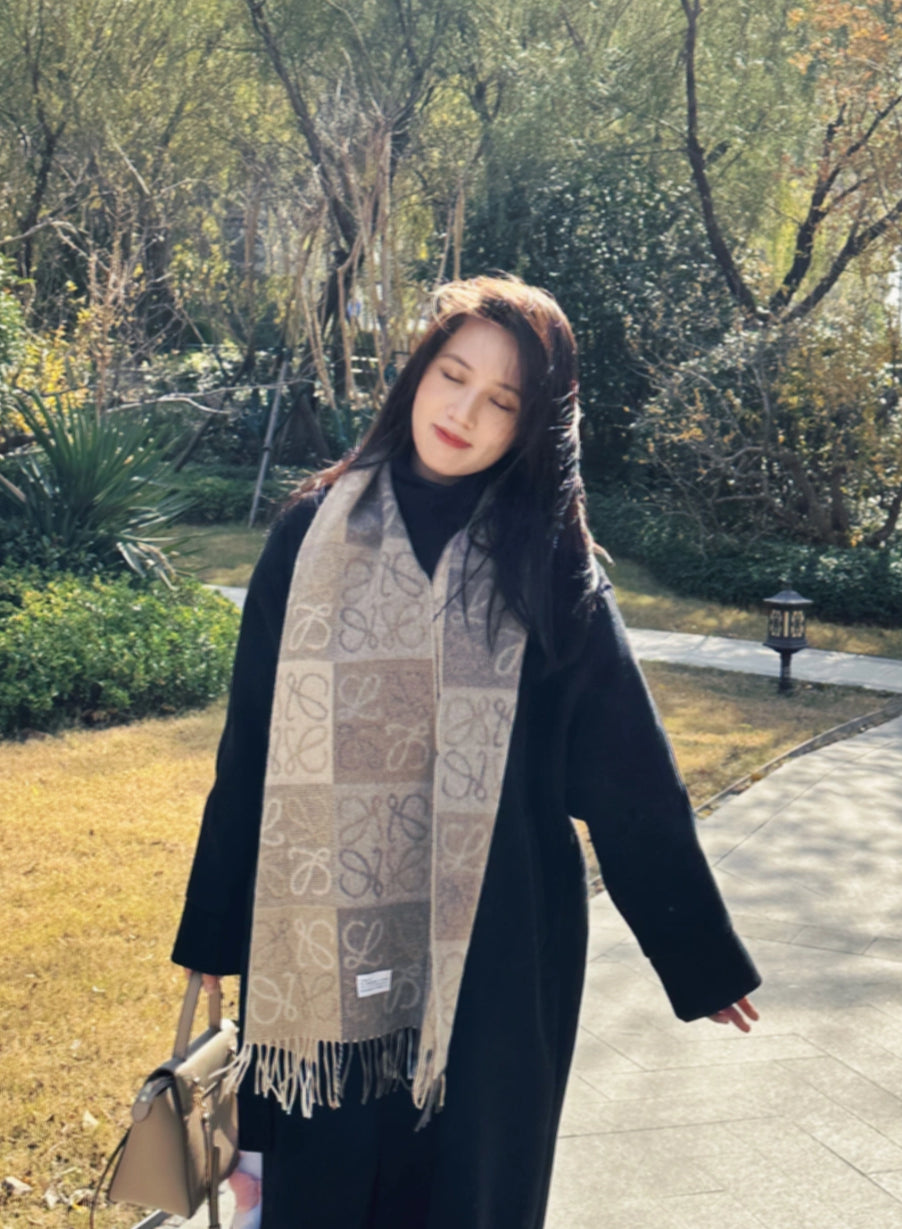 Loewe▪️Scarf in Wool and Cashmere 爆款LOGO羊絨圍巾/E450 K425