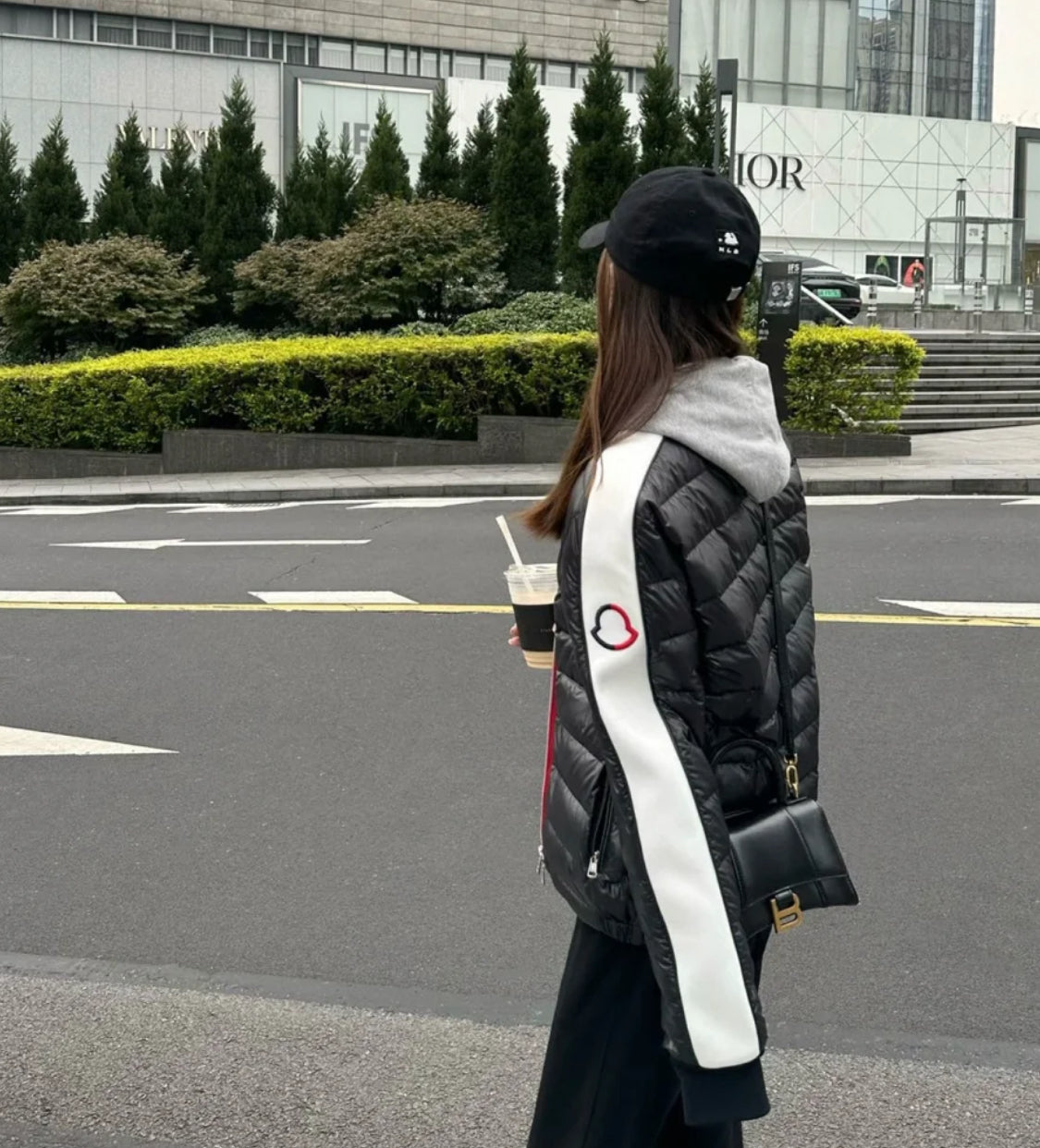 @Moncler 薄羽絨外套/703 🔔限時折🉐32640