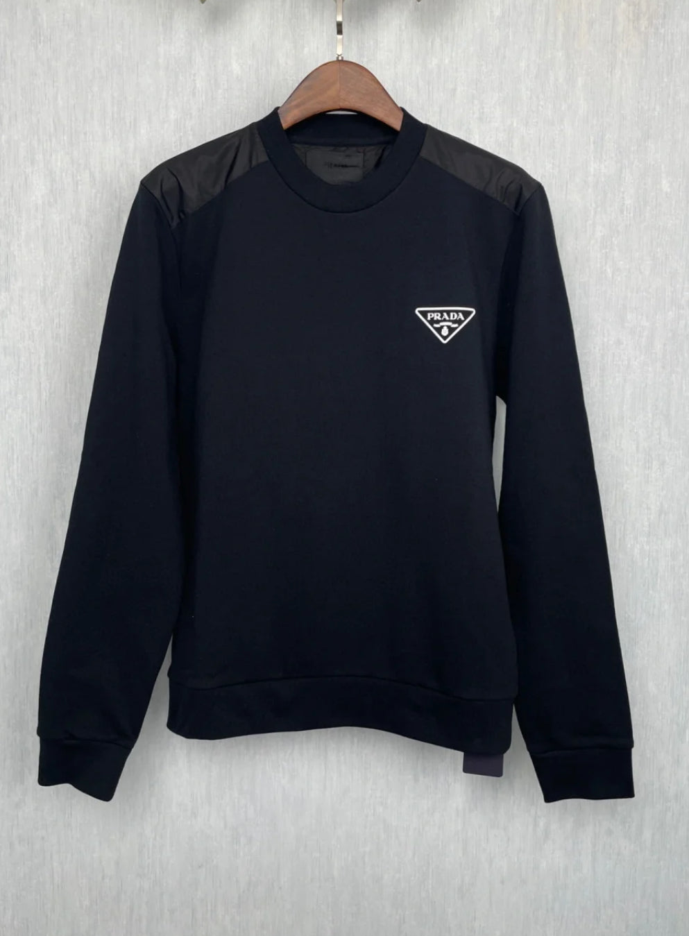@Prada 男生款大學T上衣/375 🔔限時折🉐17880