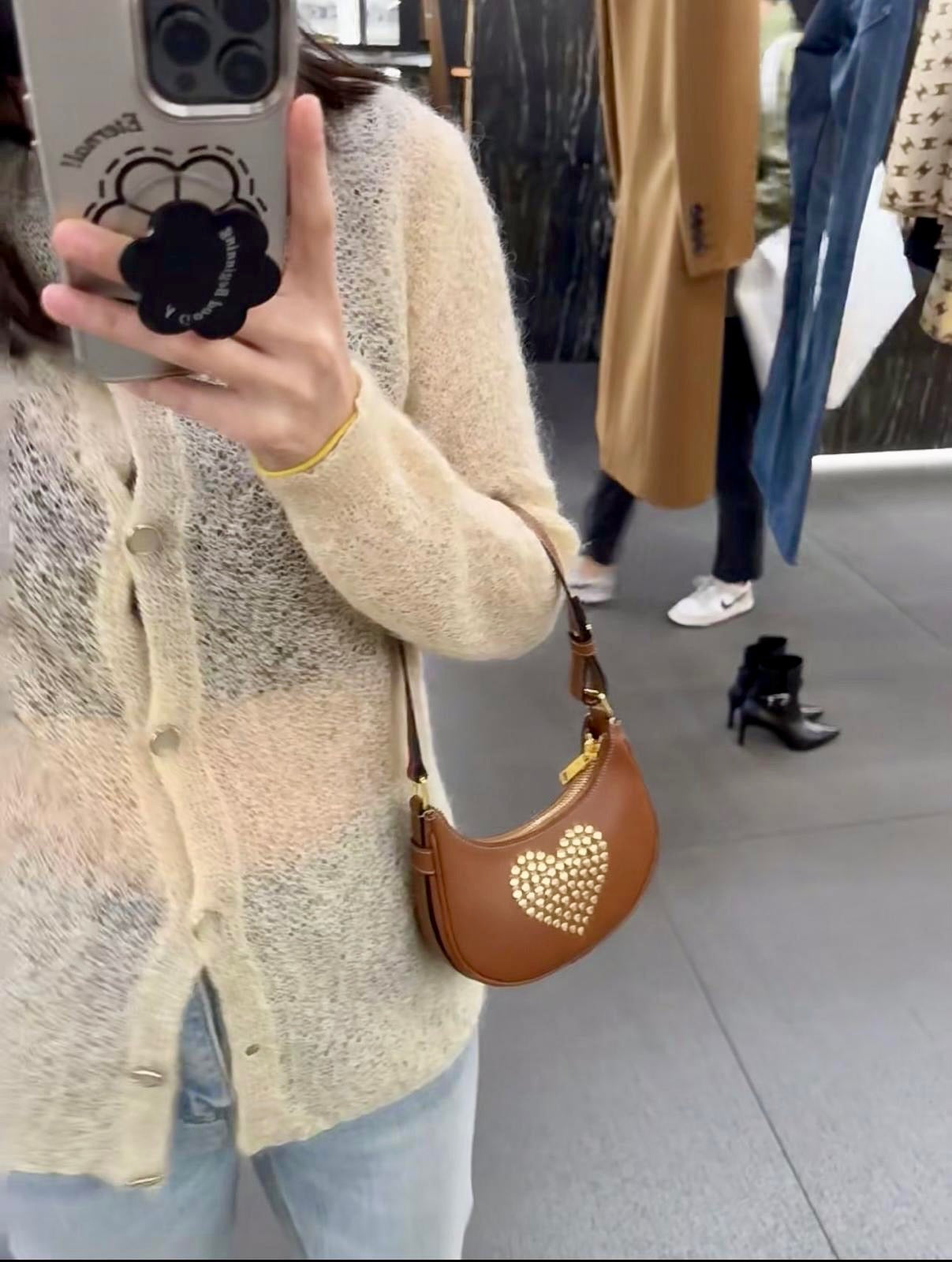 @Celine Outlet Ava Mini 愛心Hobo包/890P356 🔥折上九折🉐16540