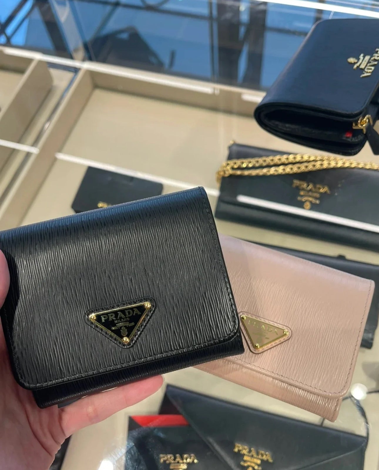@Prada Bifold 三角標水波防刮皮夾 🔔限時折🉐13800