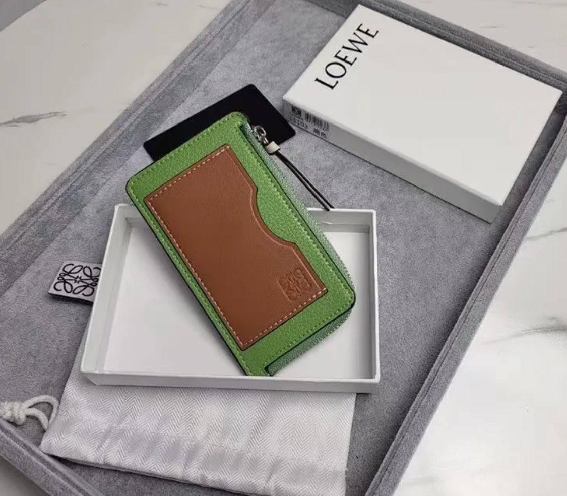 *現貨*Loewe▪️ Coin Cardholder 軟粒面牛皮拉鍊卡包-迷迭香綠/275 年前特價🉐8990