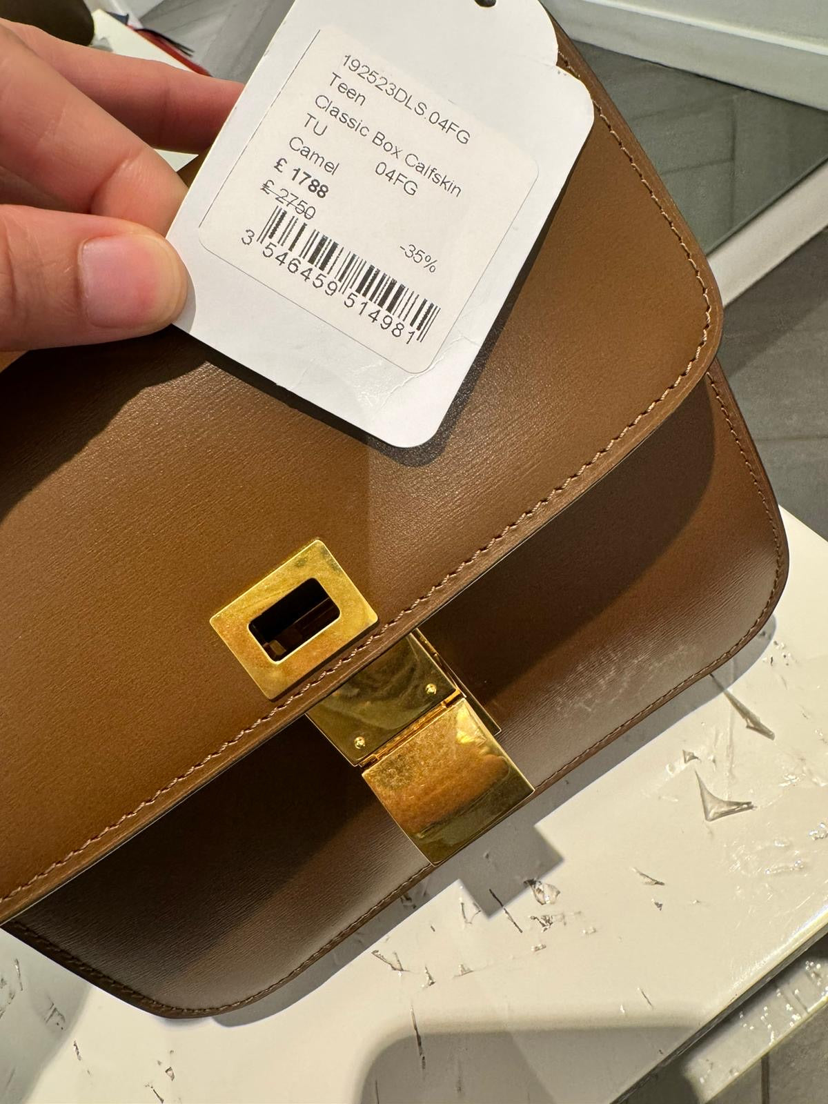 @Celine Classic Box 小牛皮按扣斜背包/2750P1788 🔔限時折🉐81260