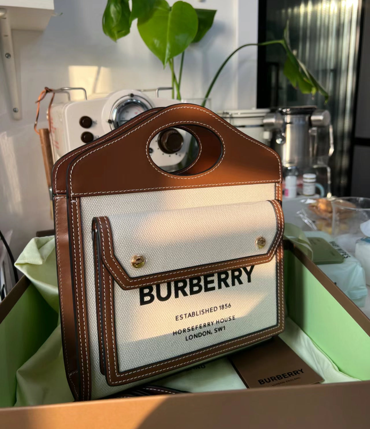Burberry▪️Pocket Mini 口袋包-白/1050F990 ㊙️折扣🉐40600💰