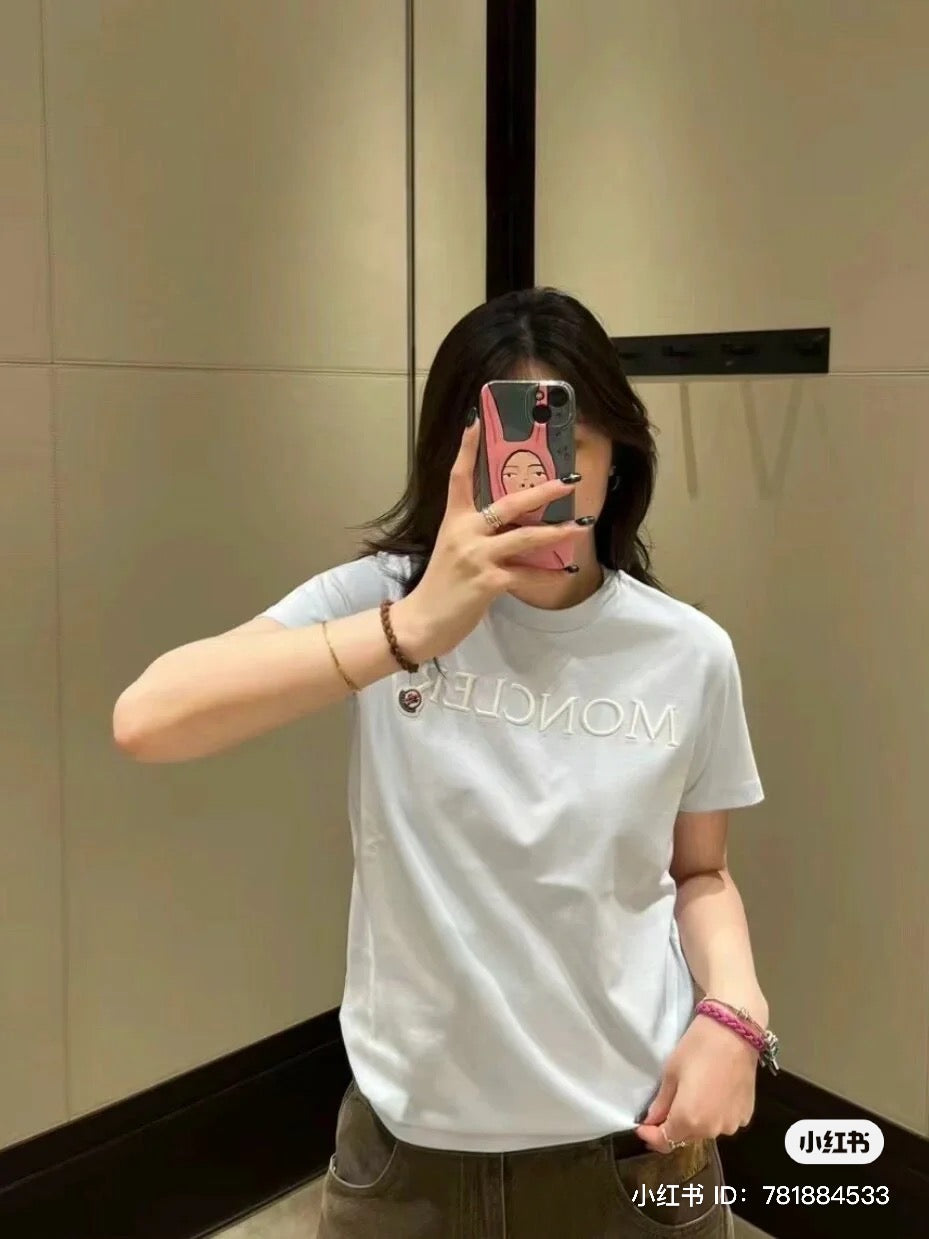 Moncler Embroidered Logo T恤上衣/245 🉐10800