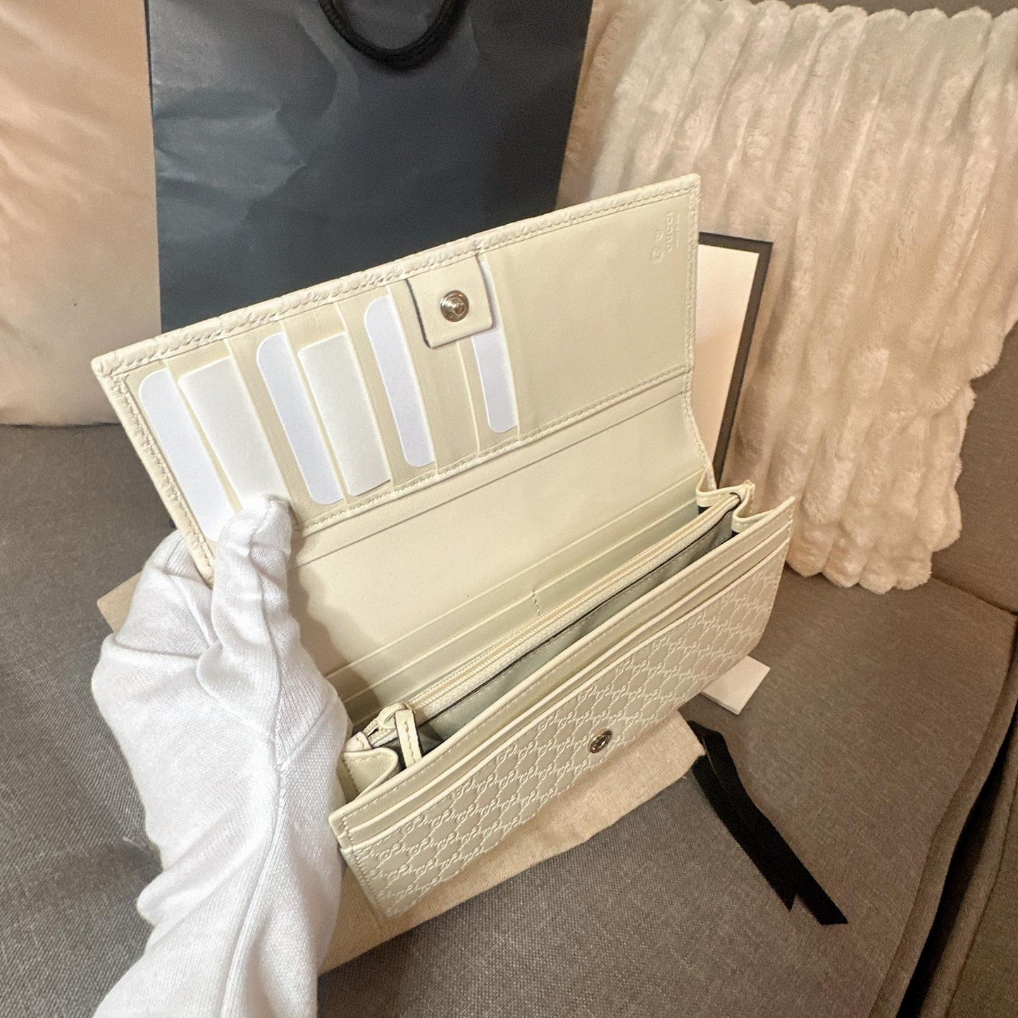 *現貨*@Gucci Calfskin 壓紋翻蓋長夾-白雪公主奶白 P7800 /T14000