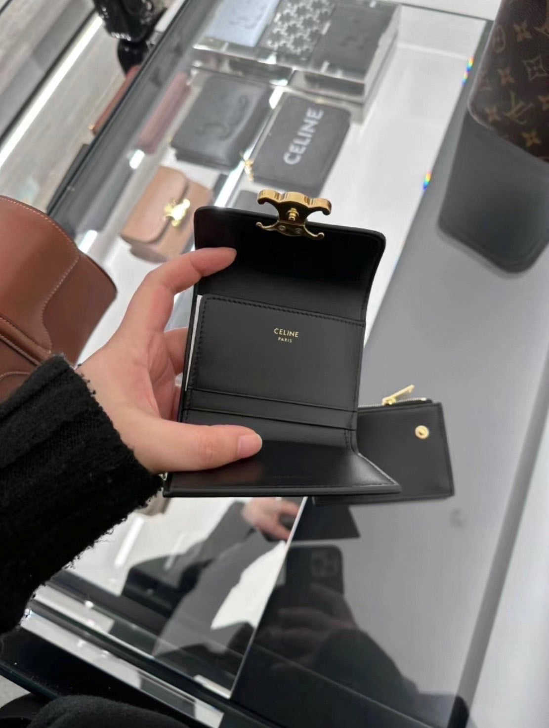 Celine▪️Flap Wallet Triomphe S 亮牛皮三折短夾/490E540 🉐19900🇪🇺
