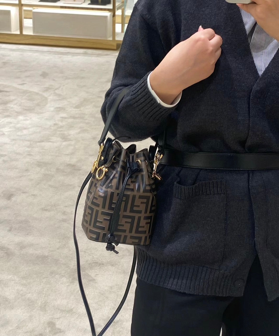 Fendi Mon Tresor Mini 迷你牛皮抽繩水桶包/1420E1550💰