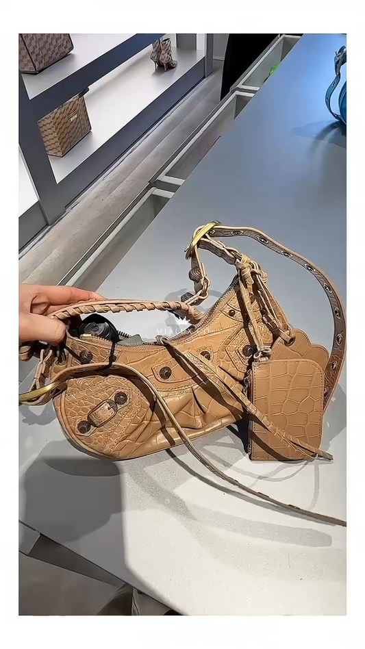 @Balenciaga巴黎世家▪️Cagole XS 鱷魚紋半月機車包/P1335