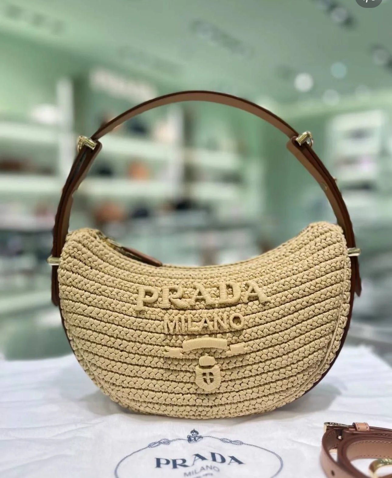 Prada Arqué Crochet 鉤織腋下包/E1900 🉐67500🇪🇺