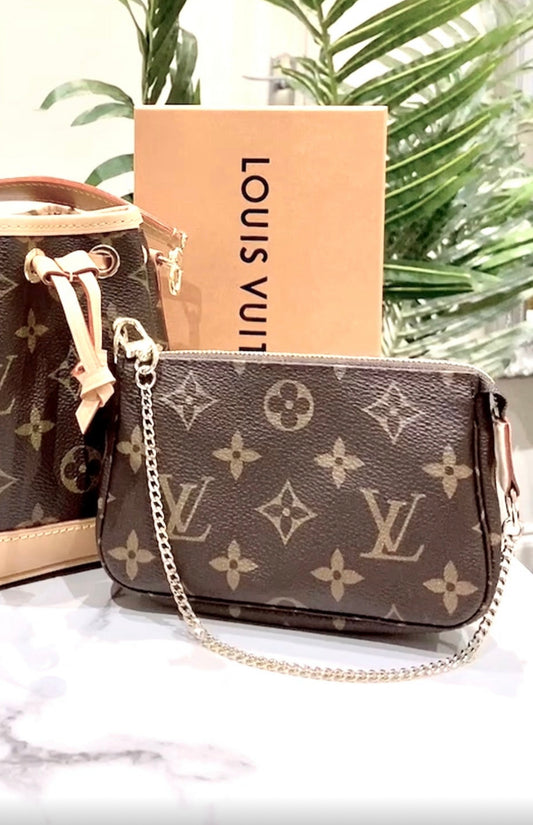 LV▪️Mini Pochette Accessoires 腋下小包/540✨🉐23680