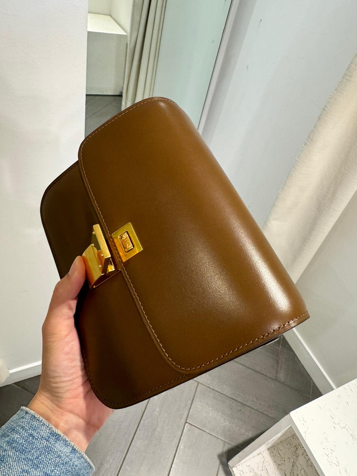 @Celine Classic Box 小牛皮按扣斜背包/2750P1788 🔔限時折🉐81260