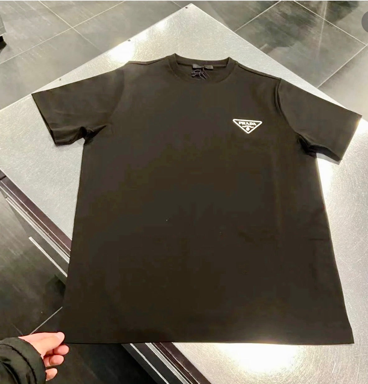 @Prada T 男生款T恤上衣🔔限時折🉐12800