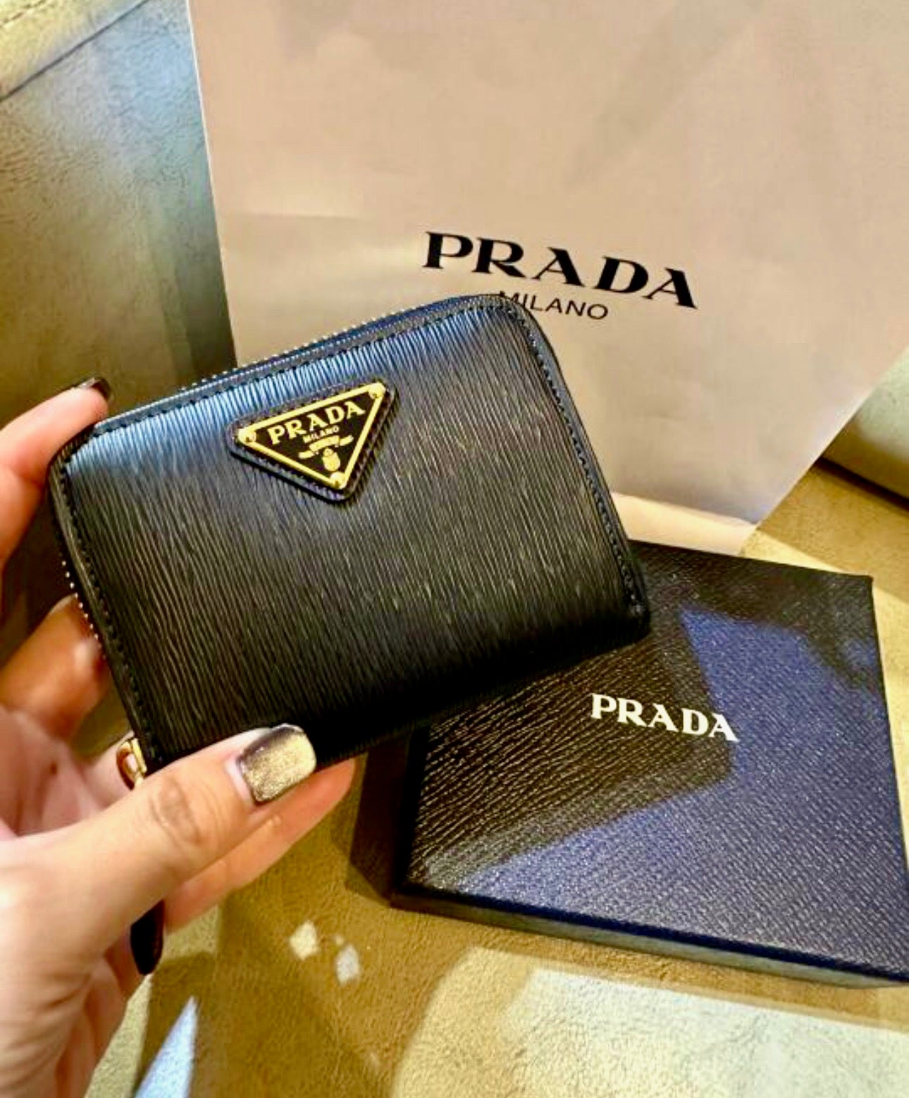 @Prada Bifold 三角標水波防刮皮夾 🔔限時折🉐12800