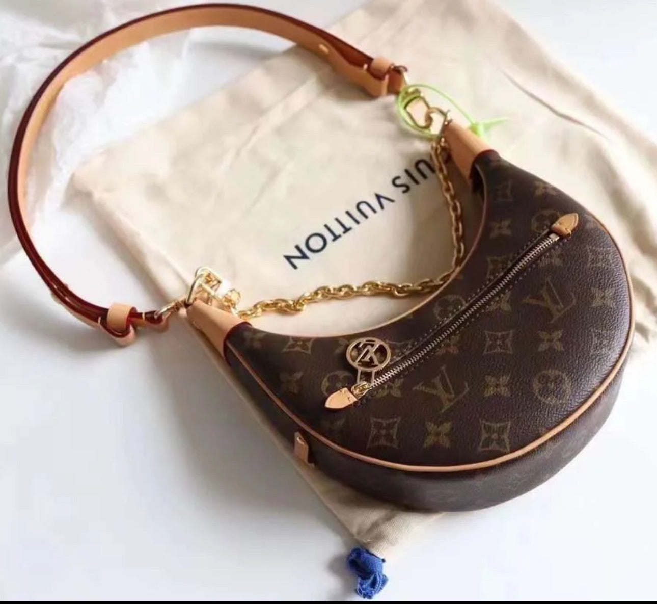 LV Loop Bag 豌豆月牙包/1790✨🉐76180