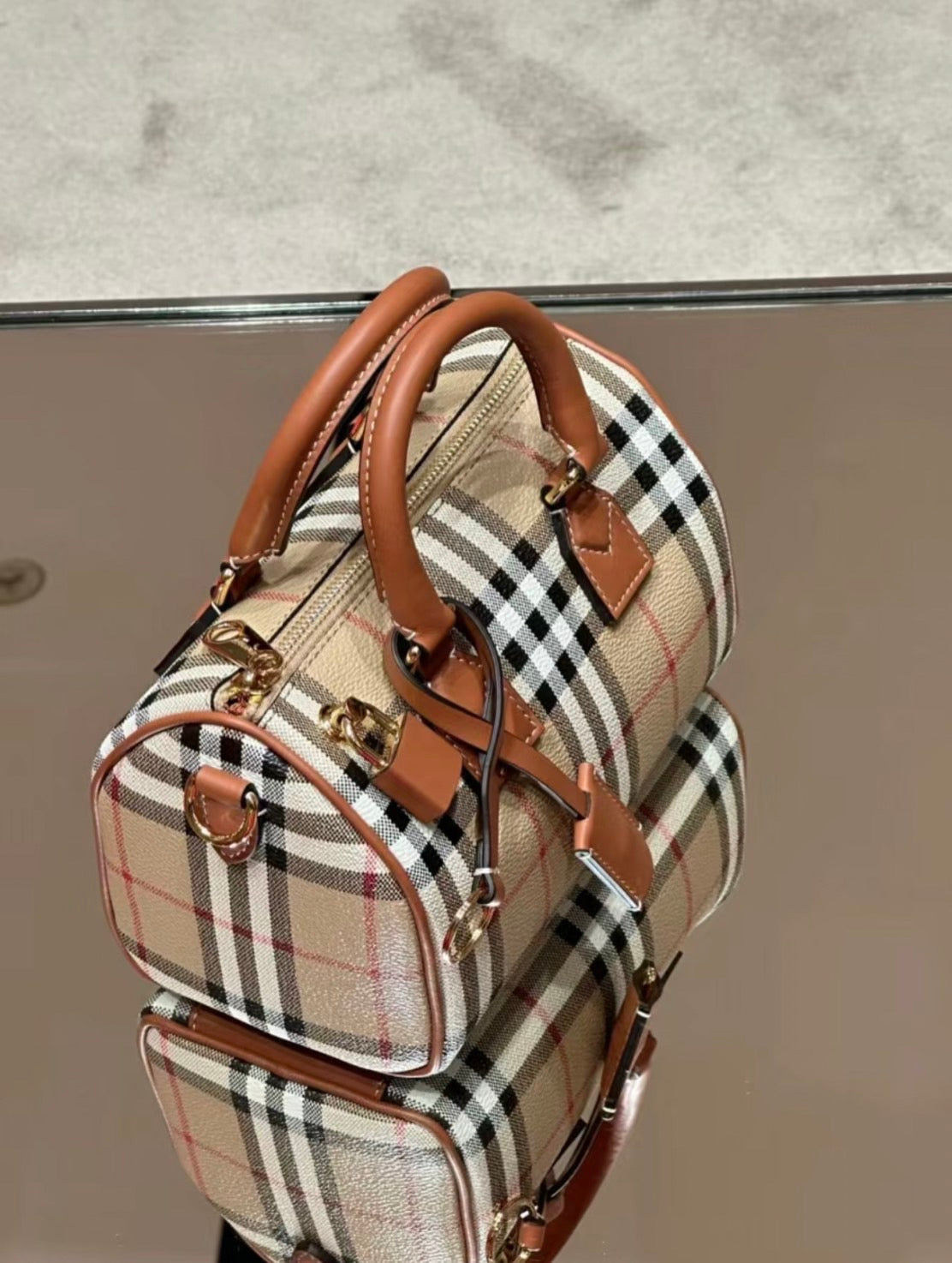 Burberry Bowling Mini 保齡球包/1010C880 ㊙️折扣🉐37080💰