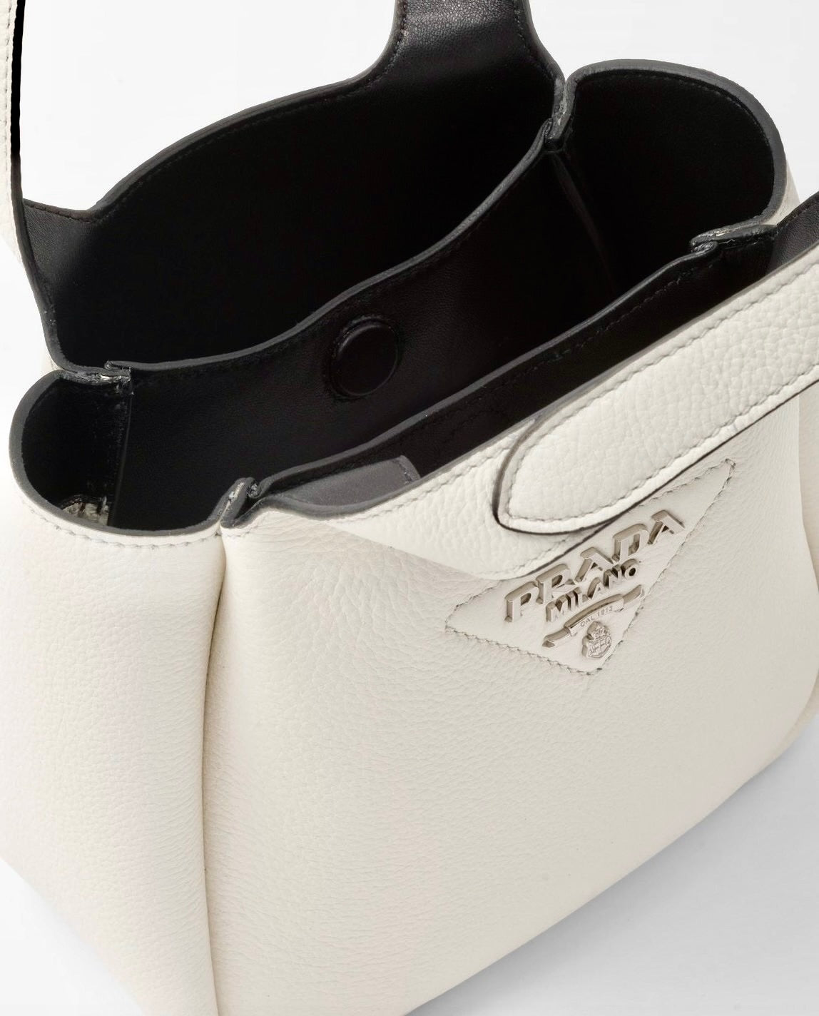 Prada Leather Mini 菜籃子包/2200E2350 🉐85600🇪🇺