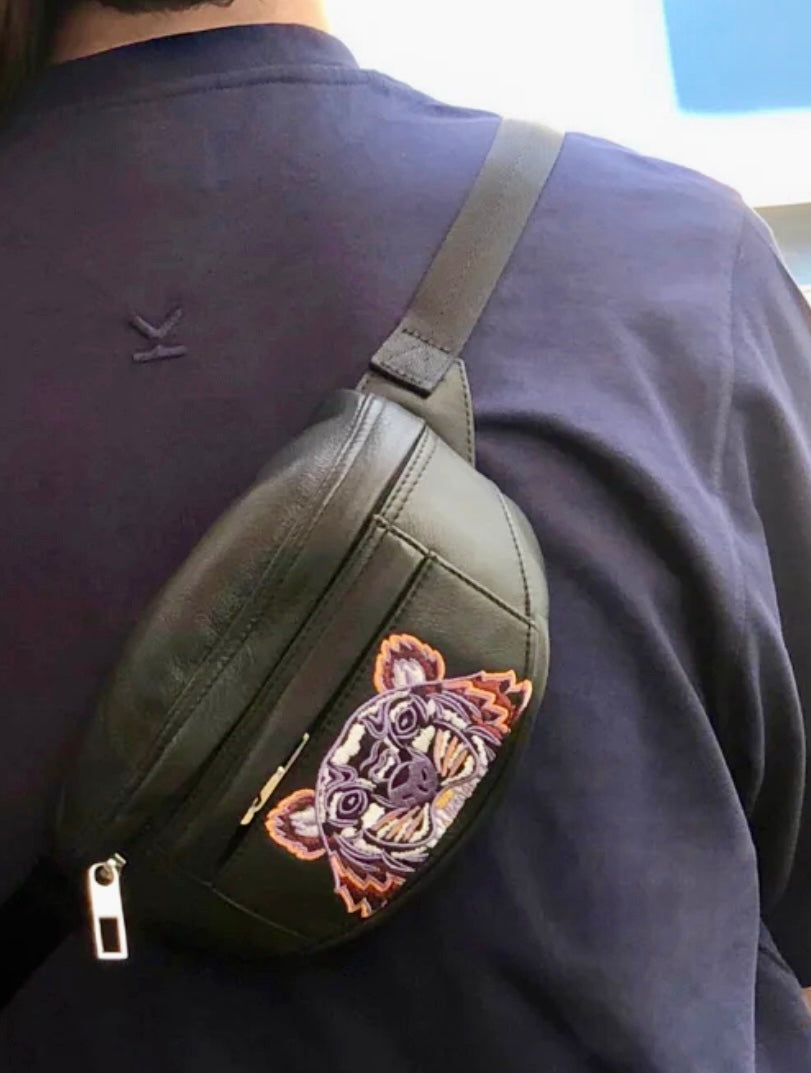 *現貨*@Kenzo▪️Bumbag 小牛皮虎頭胸包-黑 P9000 /T13800