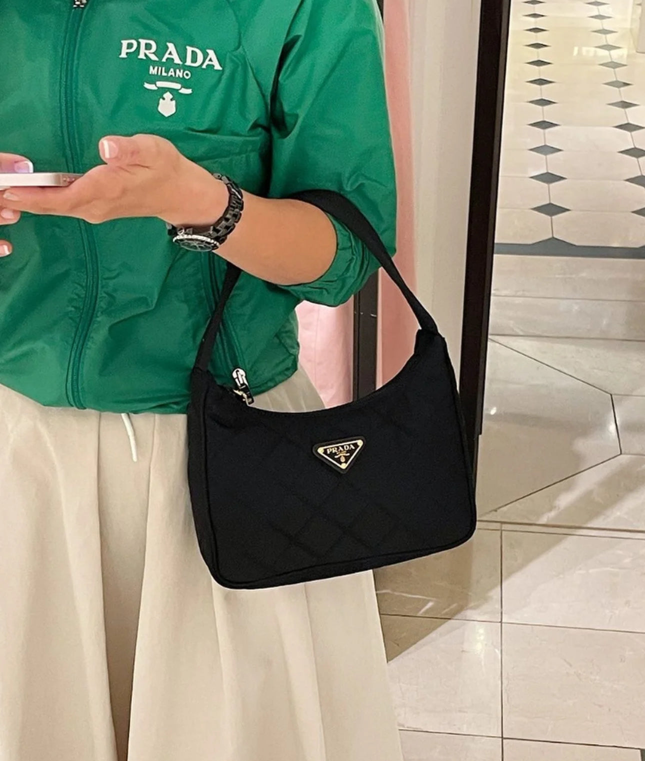 @Prada▪️Neo 菱格金標腋下包/P740 🔔限時折🉐33980🏷️