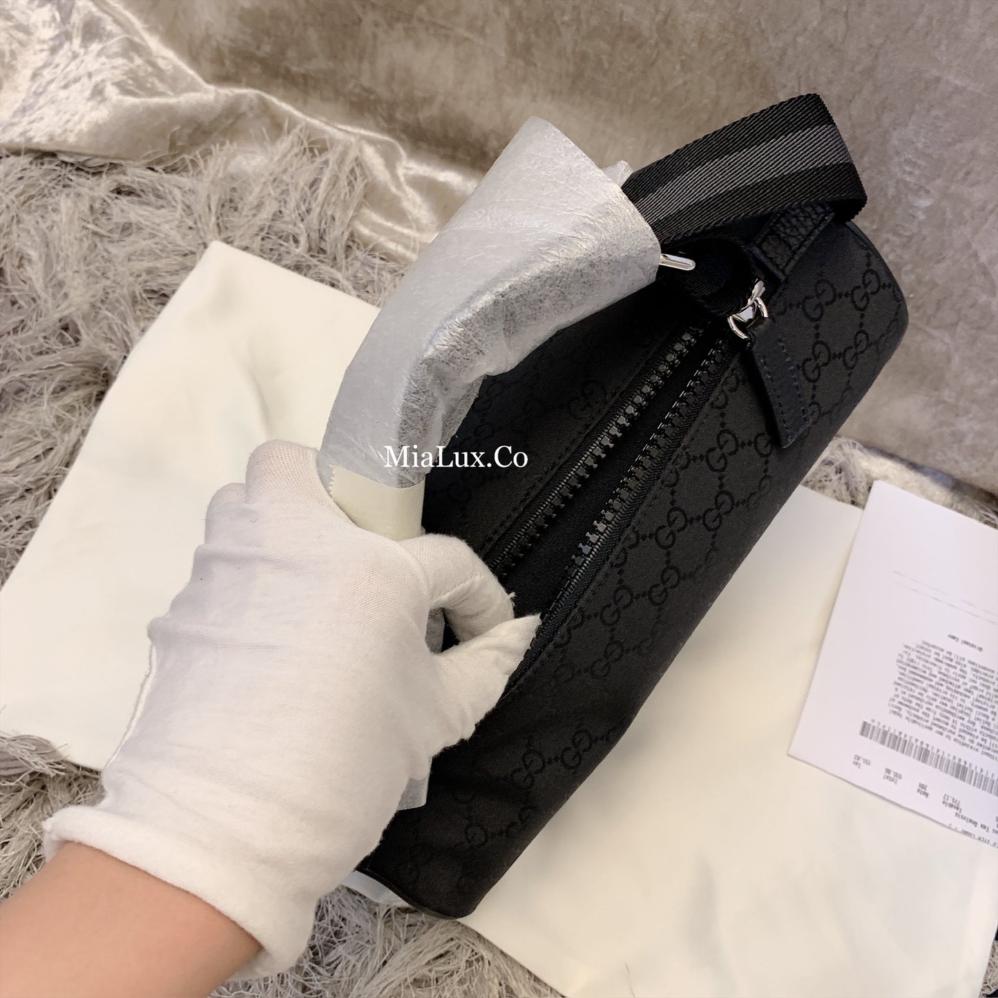 *@Gucci Canvas Bumbag S 小款男女款黑老花胸包/P395