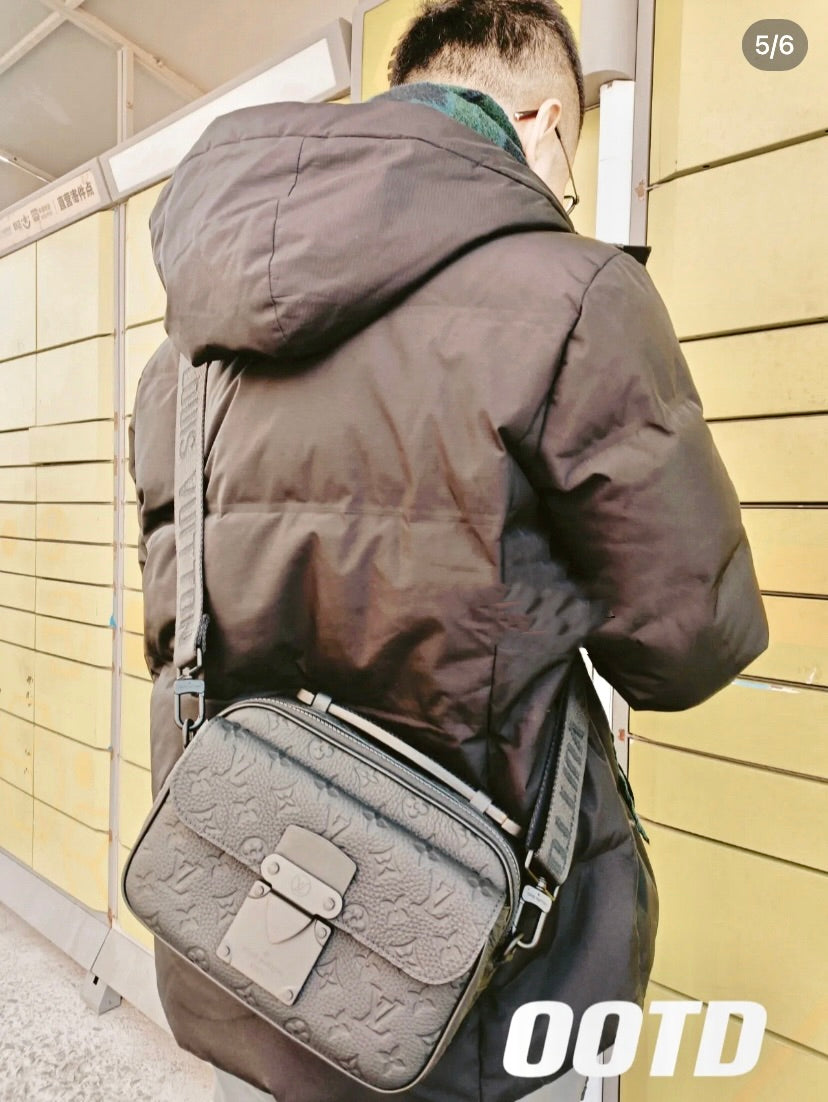 LV S Lock Messenger Bag 男生款郵差包/2610✨🉐108010