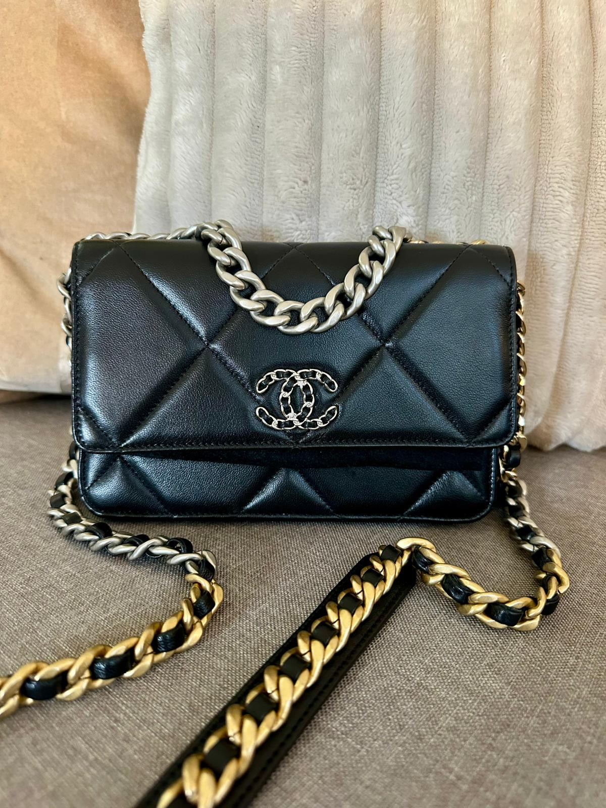 *現貨*CHANEL 19 WOC 經典19小羊皮鏈包-黑銀釦  P116000 /T150000