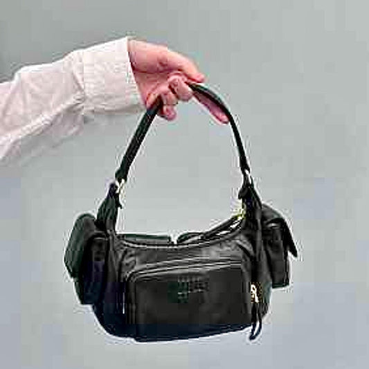 MiuMiu Nappa Pocket 復古機車腋下包/2300E2500 🉐88500🇪🇺