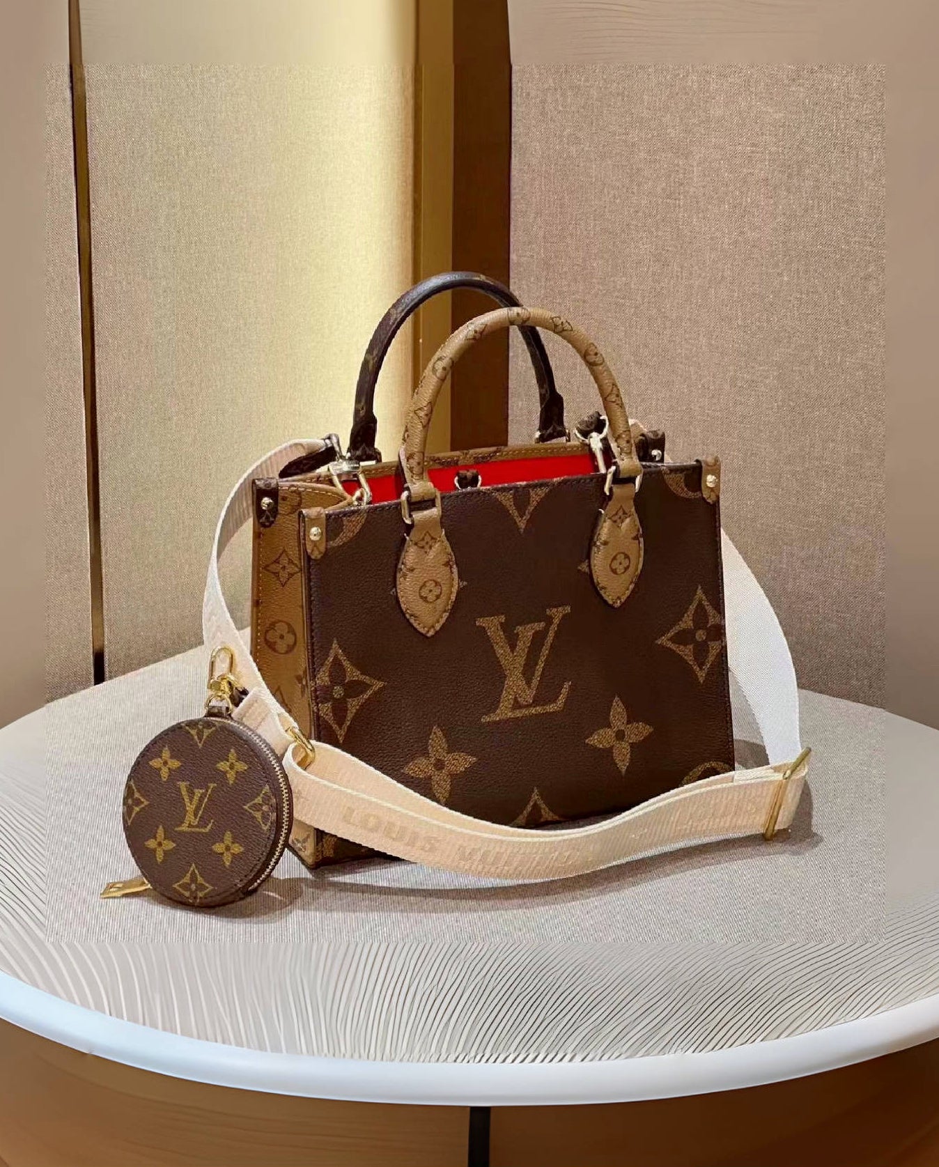 LV▪️OnTheGo PM 小款拼色托特包/2280✨🉐94480