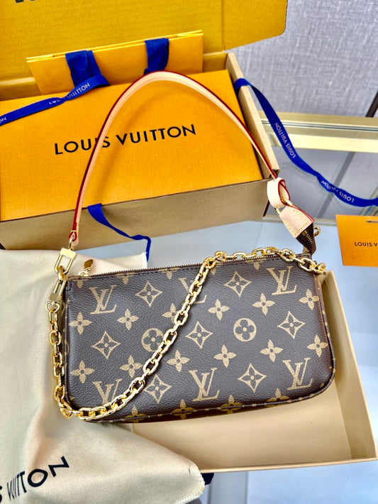 LV Pochette Accessoires 老花麻將包/1210✨🉐51820