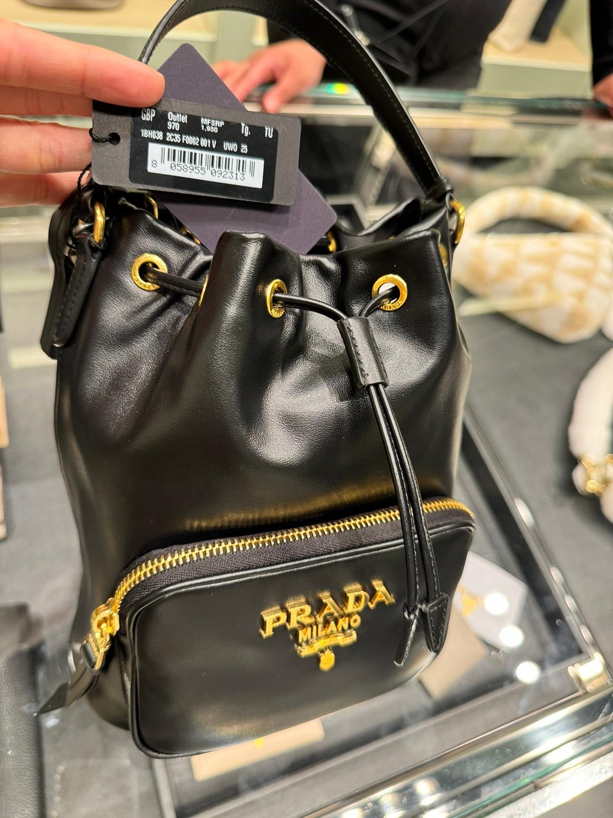 @Prada▪️Secchiello Vitello 皮革水桶包/970 🔔限時折🉐44450 🏷️