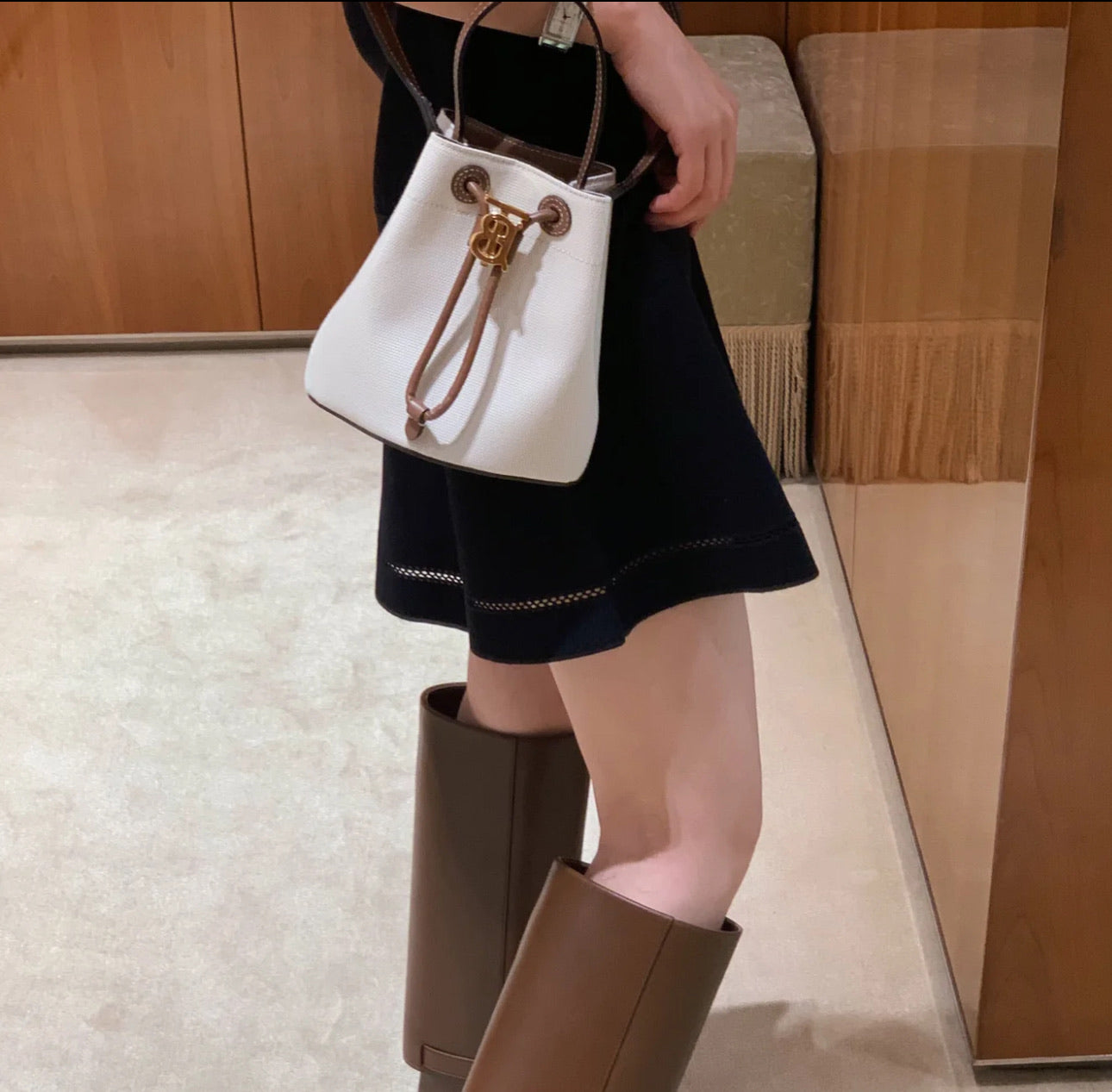 @Burberry TB 帆布水桶包/1050P740 🔔限時折🉐34300