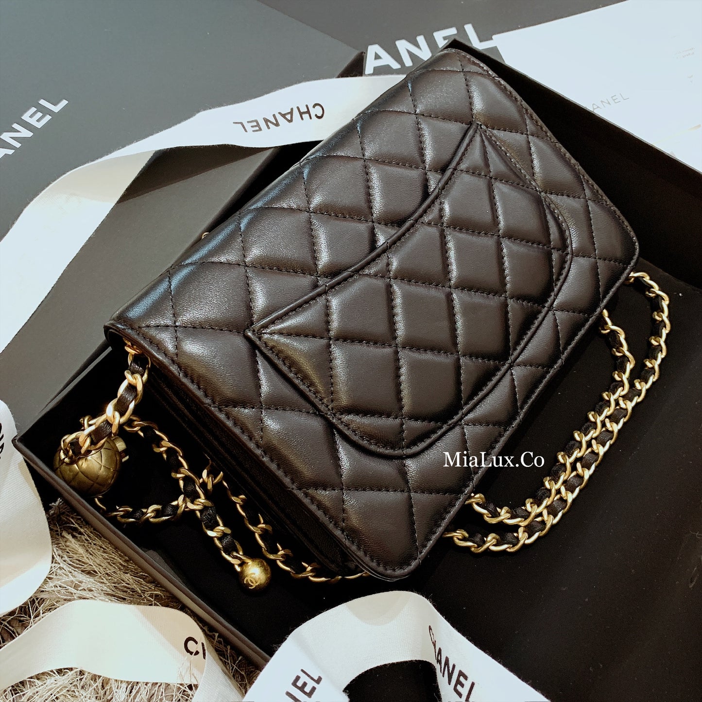 CHANEL▶︎✨| LAMBSKIN WALLET ON CHAIN 經典小羊皮金球翻蓋WOC錢包 AP1450 *£3,220