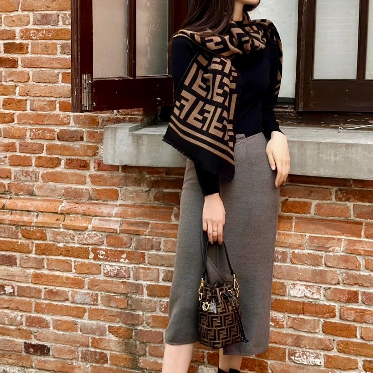 Fendi Wool and Silk 真絲羊毛雙面圍巾/500E550 🉐20800🇪🇺