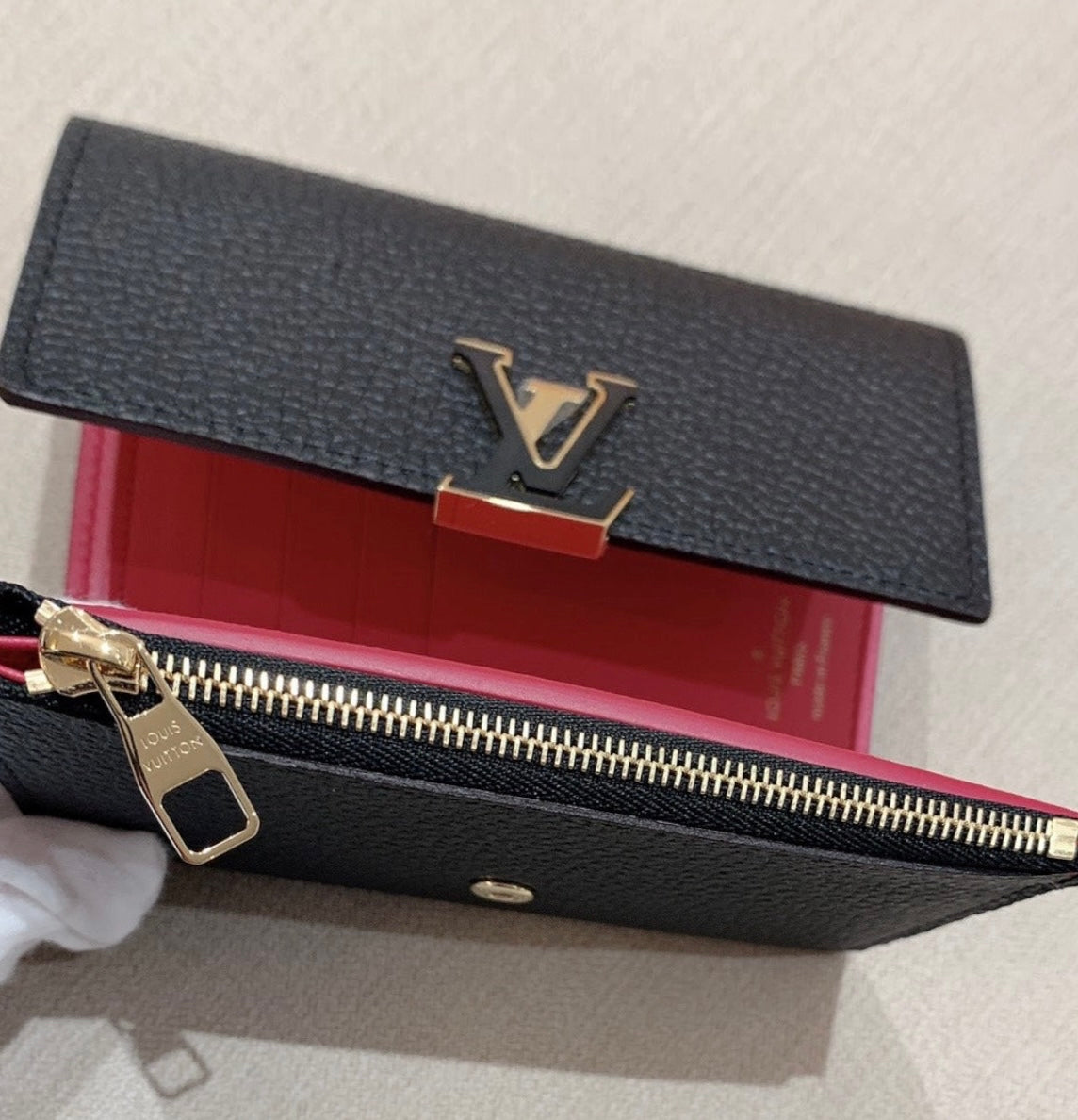 LV Capucines 素面三折短夾/725✨🉐31450