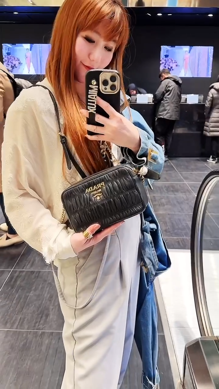 @Prada► NAPPA 皺摺皮革相機包/P875